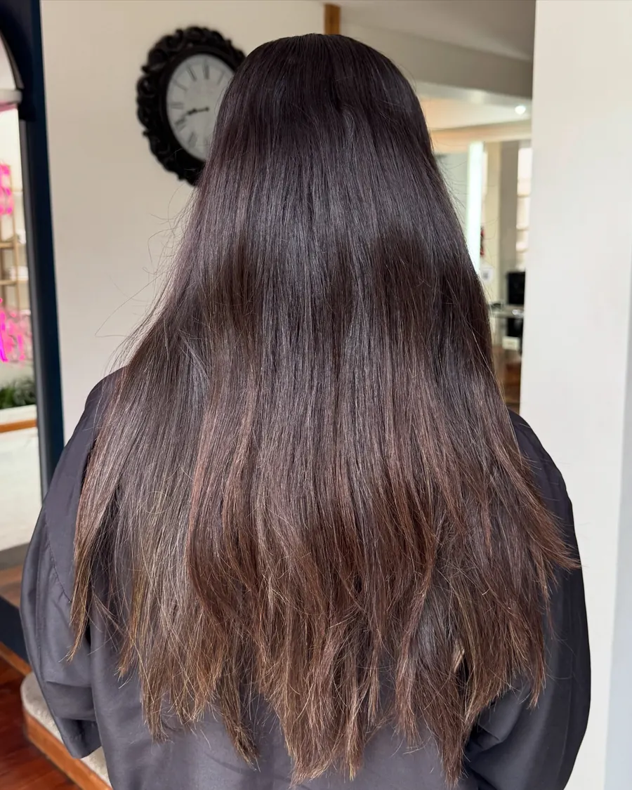 Balayage cocoa con ondas sueltas, visto de espaldas